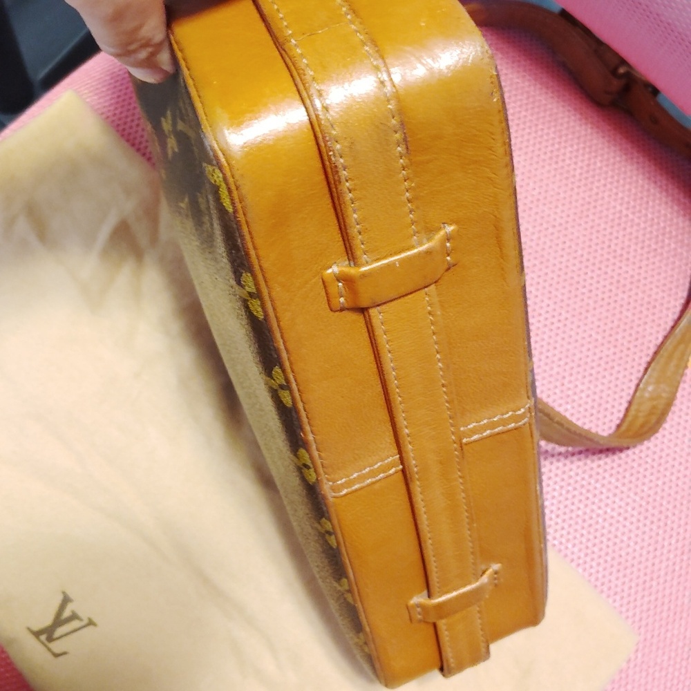 Louis Vuitton Brown and Tan Monogram Sac Shoulder Bag - Picture 6 of 9
